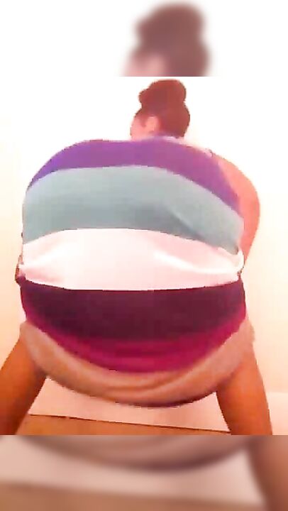 Sultry Simone has ass hydraulics